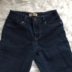 High waisted jeans.